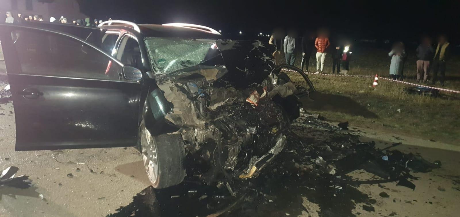 Tinerii care au provocat accidentul teribil din Dumbrăveni, unde o şoferiţă şi-a pierdut viaţa, au murit. Cei doi aveau 21 şi 17 ani