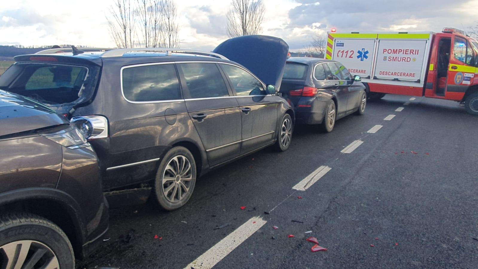 Accident în lanţ în Suceava, cu 10 victime. Planul roşu de intervenţie, activat după ce 3 maşini s-au ciocnit una după alta