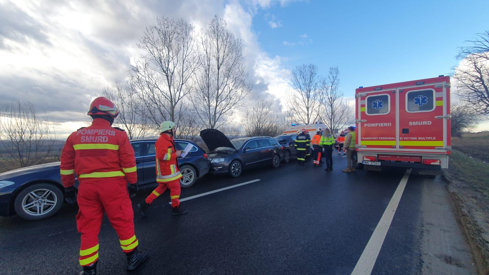 Accident în lanţ în Suceava, cu 10 victime. Planul roşu de intervenţie, activat după ce 3 maşini s-au ciocnit una după alta