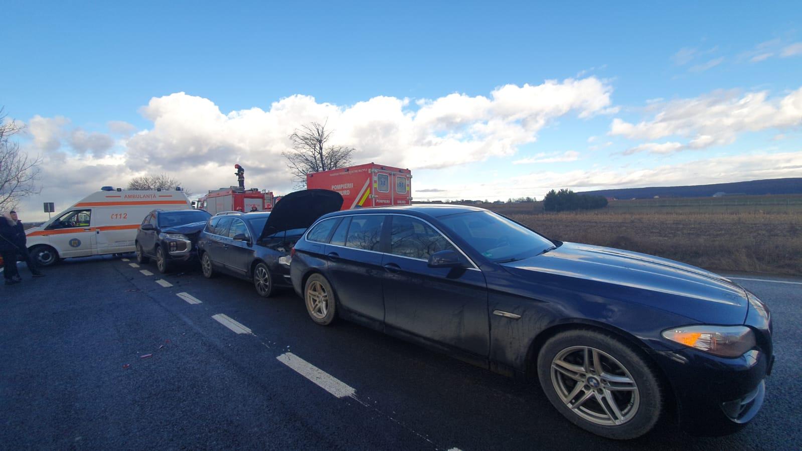 Accident în lanţ în Suceava, cu 10 victime. Planul roşu de intervenţie, activat după ce 3 maşini s-au ciocnit una după alta