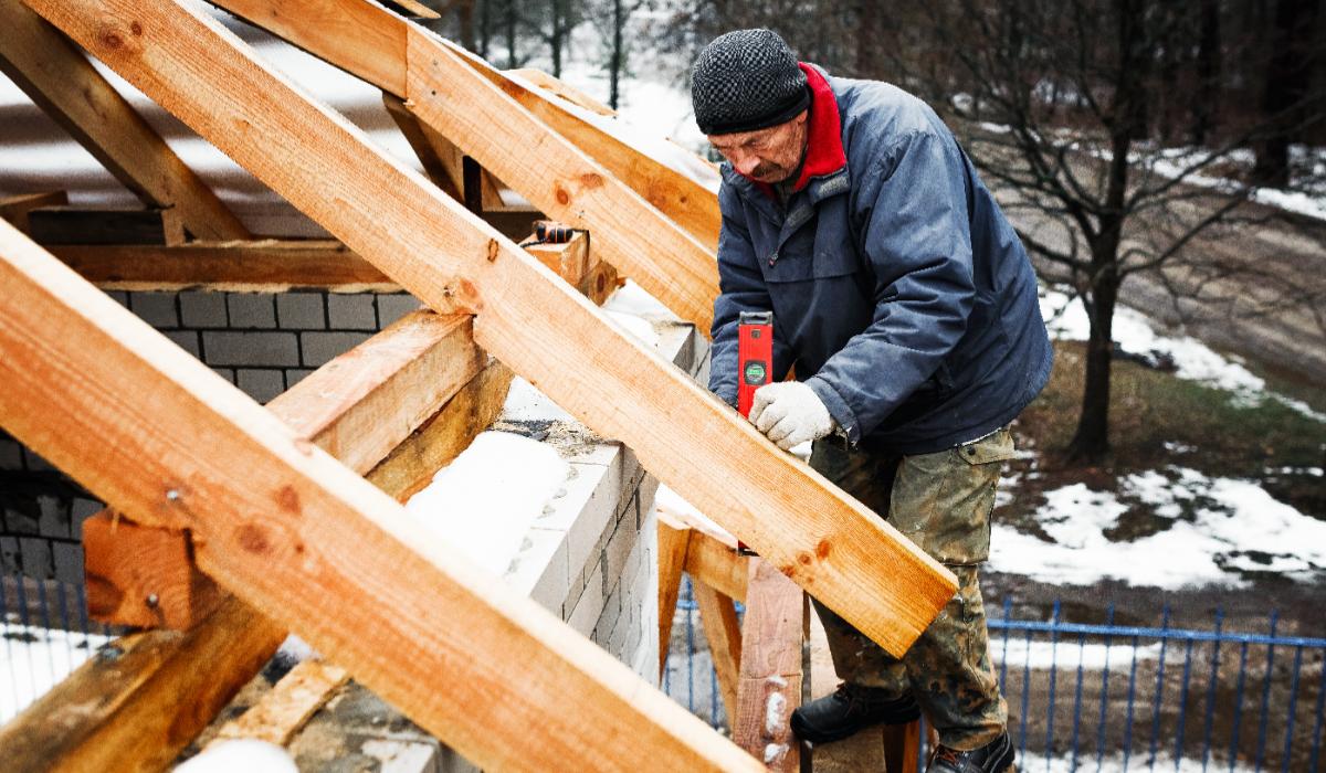 Descoperire neaşteptată în timpul renovării unei case din Satu Mare. Proprietarul a cumpărat-o fără să ştie ce ascunde