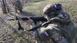 O jumătate de milion de cetăţeni ruşi s-au înrolat cu contract în armată în 2023, anunţă Medvedev