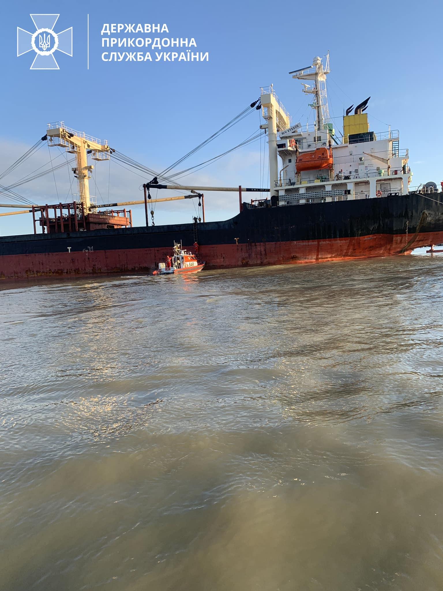 O navă de marfă a lovit o mină marină în Delta Dunării. Două persoane aflate la bord au fost rănite, potrivit Ucrainei