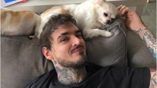 Youtuber celebru, găsit mort de iubită în casa din Brazilia. Era cercetat pentru abuz asupra copiilor și și-ar fi pus capăt zilelor
