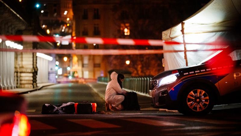 Atac terorist în Paris. Un mort şi doi răniţi, după ce au fost înjunghiaţi şi bătuţi pe stradă de un tânăr care a strigat "Allah Akbar"