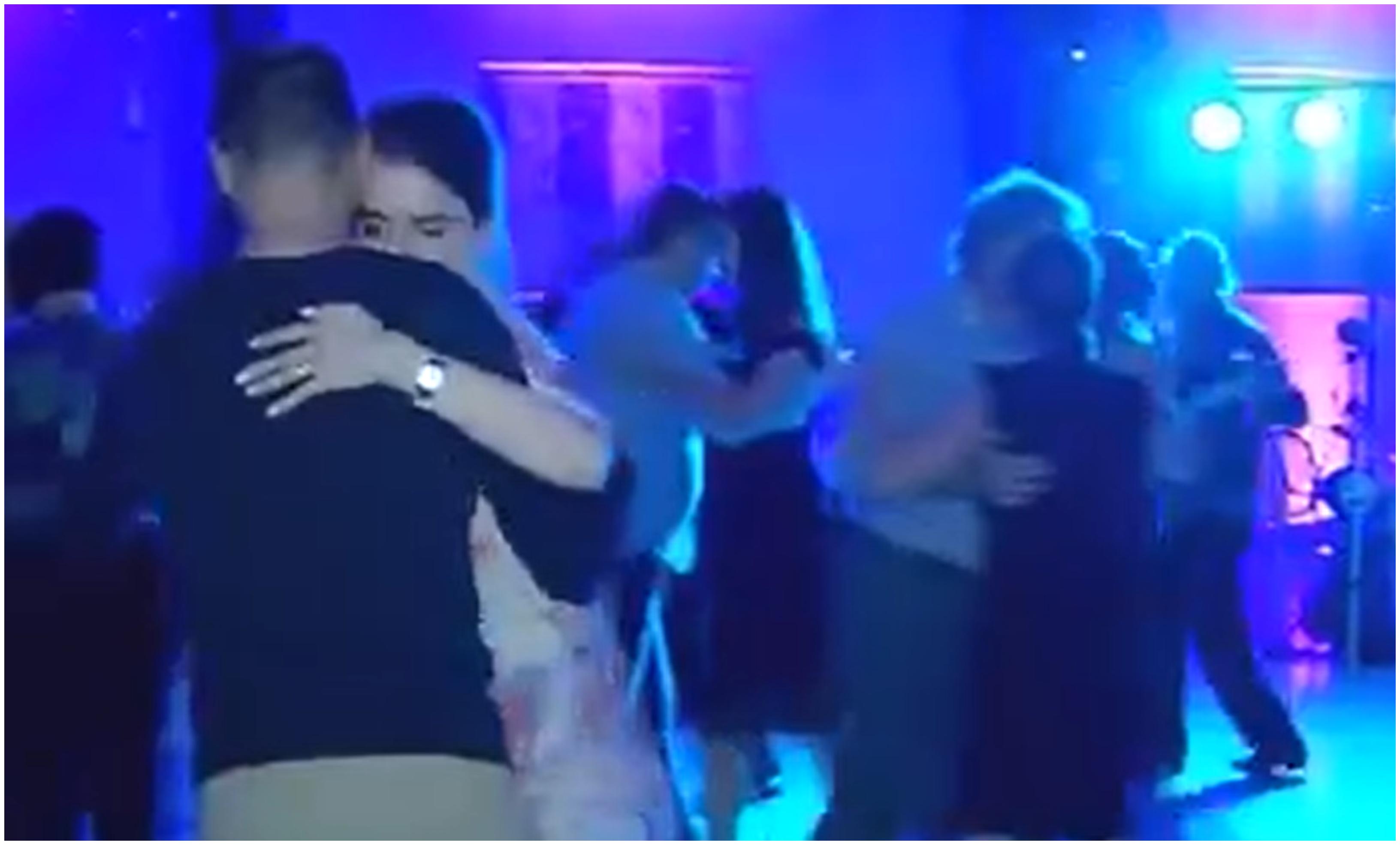 Ghidaţi de muzică, pasionaţii de tango şi-au dat întâlnire la o seară dansantă, în Capitală: "Într-adevăr trăieşti momentul"