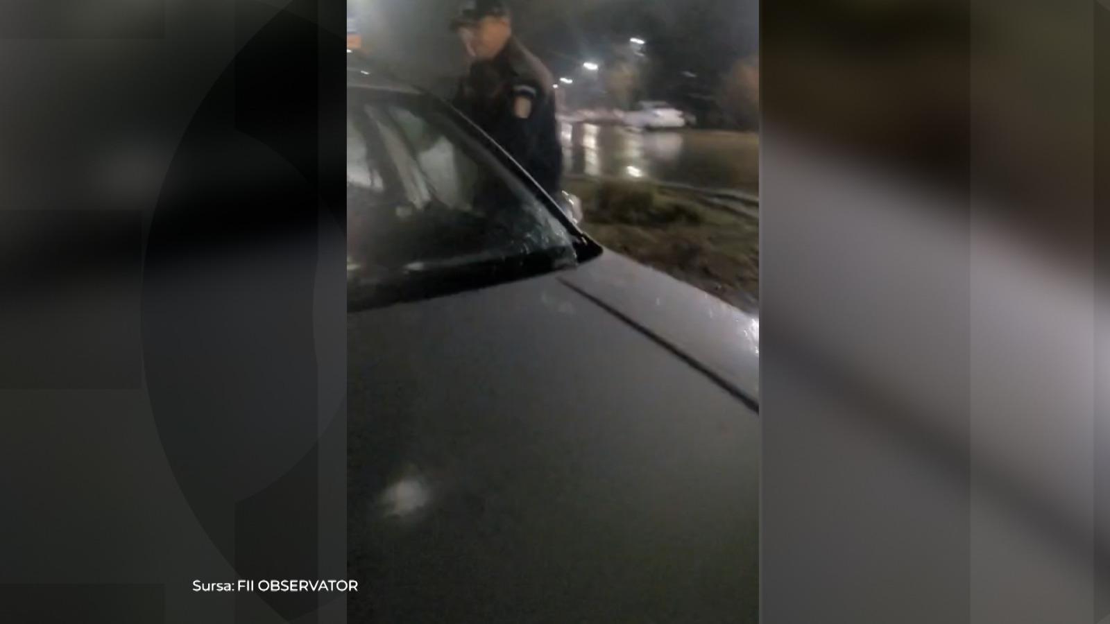 Un poliţist beat s-a apucat să încarce butelia de la staţia GPL şi a lovit cu maşina un martor care îl certa. Apoi, a mers la serviciu să îşi facă tura