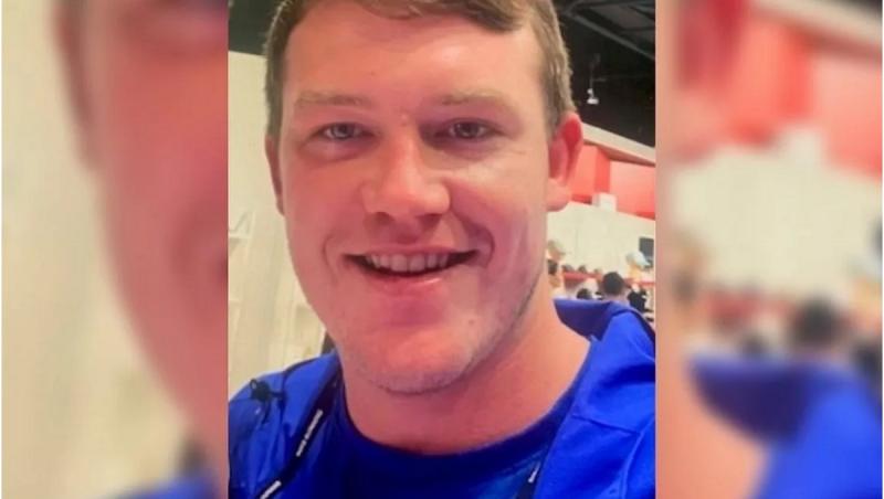 "Eram ori eu, ori el". Tânăr de 25 de ani, găsit mort într-o baltă de sânge, încuiat în baia din casa unui prieten, în UK. Biletul tulburător găsit lângă el