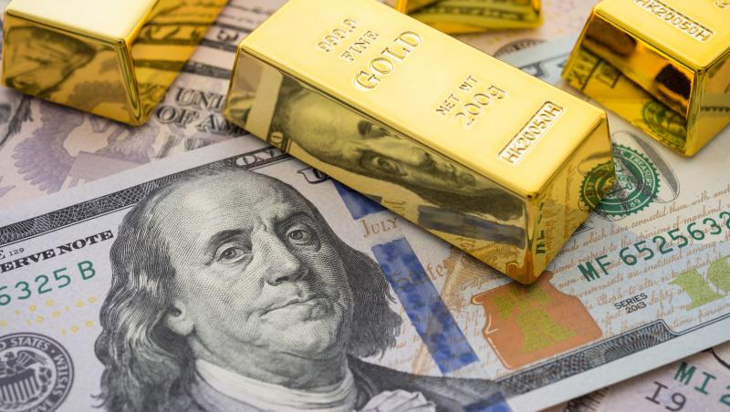 Noul record atins de preţul aurului. Goana globală după lingouri va continua, cred analiştii