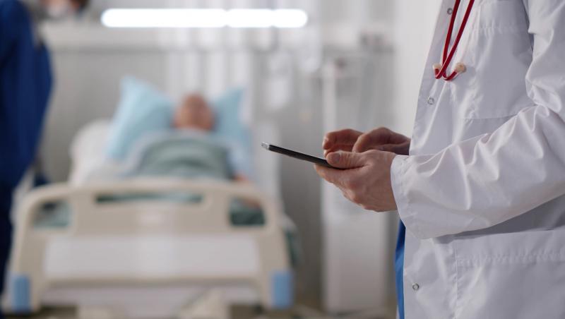 "Nu aveam nicio idee despre coșmarul care mă aștepta". Calvarul unui tânăr care a aflat că are o boală periculoasă după ce s-a dus la medicul din UK cu simptome de gripă