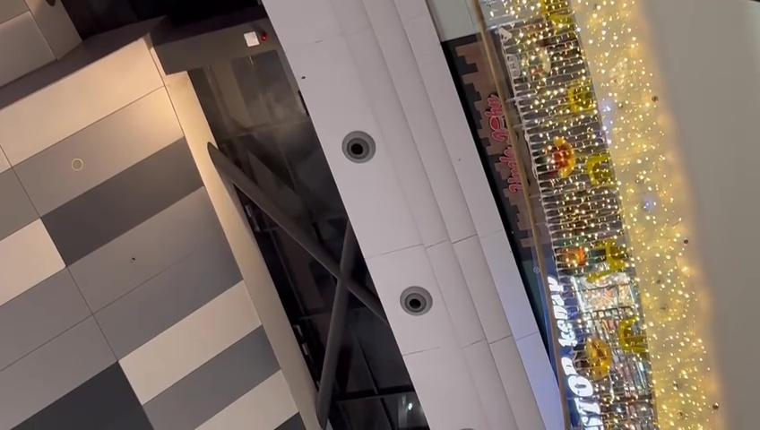 "Ieșiți afară că a luat foc!" Incendiu în mall-ul Sun Plaza din Capitală. 150 de oameni, luaţi prin surprindere de alarmele de fum