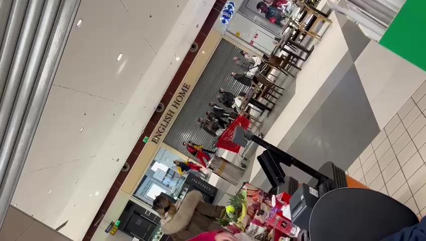 "Ieșiți afară că a luat foc!" Incendiu în mall-ul Sun Plaza din Capitală. 150 de oameni, luaţi prin surprindere de alarmele de fum