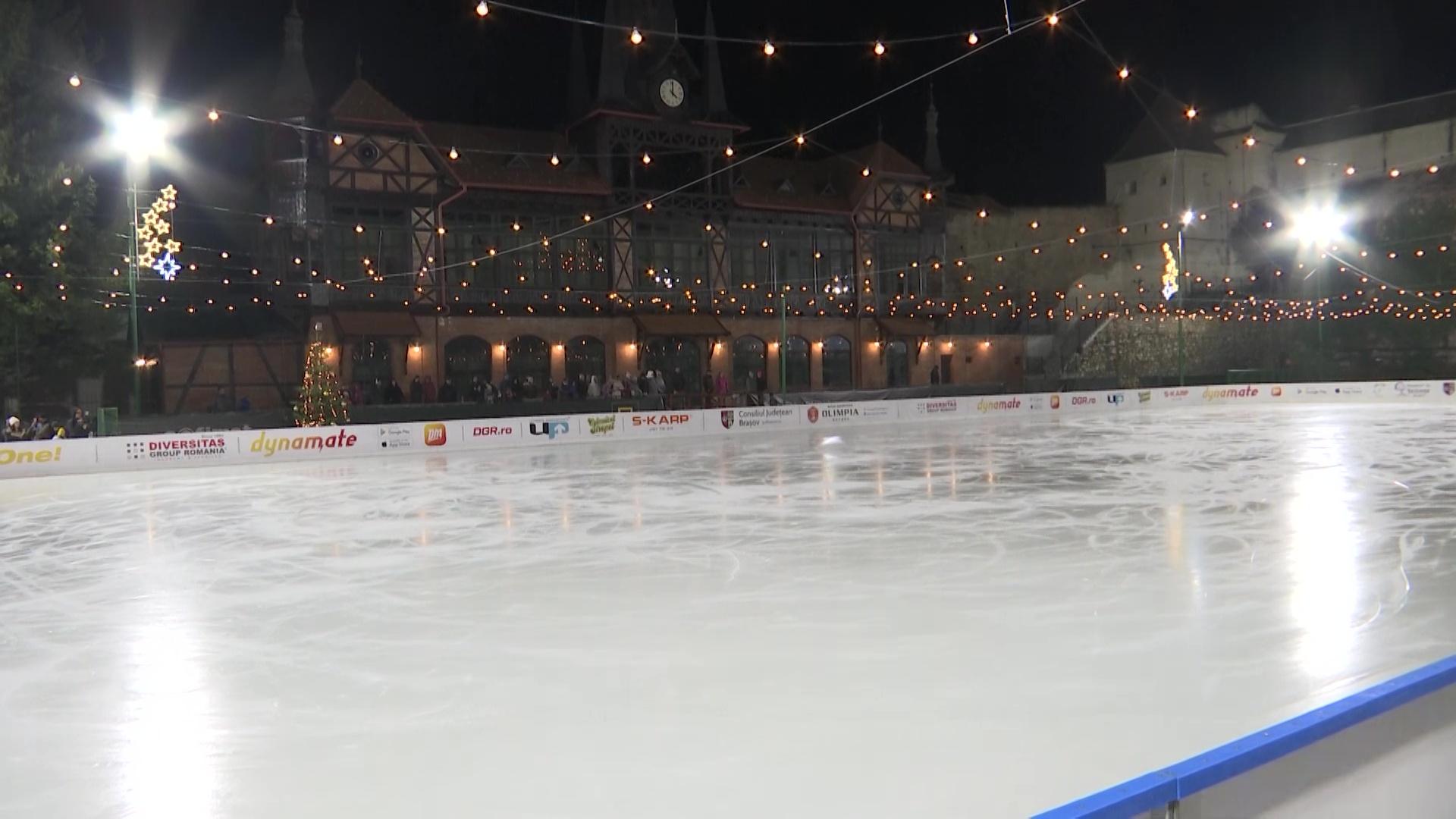 S-a deschis cel mai frumos patinoar din ţară. Are 1.800 de metri pătraţi şi este situat la marginea pădurii, într-un decor de poveste