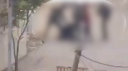 Momentul în care un soldat israelian împuşcă un palestinian bolnav mintal în Cisiordania. Bărbatul nu avea actele la el