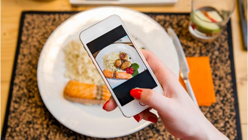 O chinezoaică s-a trezit cu o notă de plată de 60.000 $, după ce a postat poze cu mâncarea comandată în restaurant. Ce a descoperit după