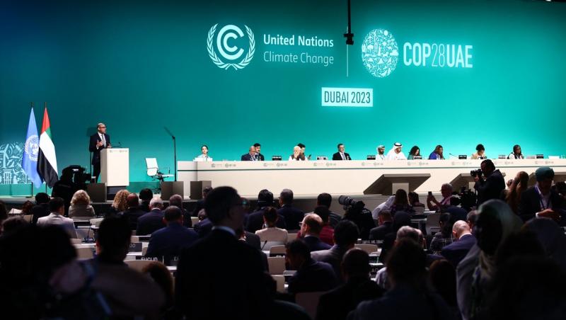 OPEC+ face presiuni ca acordul COP28 să nu ducă la o eliminare graduală a petrolului și gazelor. Rușii și saudiții vor o tranziție energetică "justă și echitabilă"