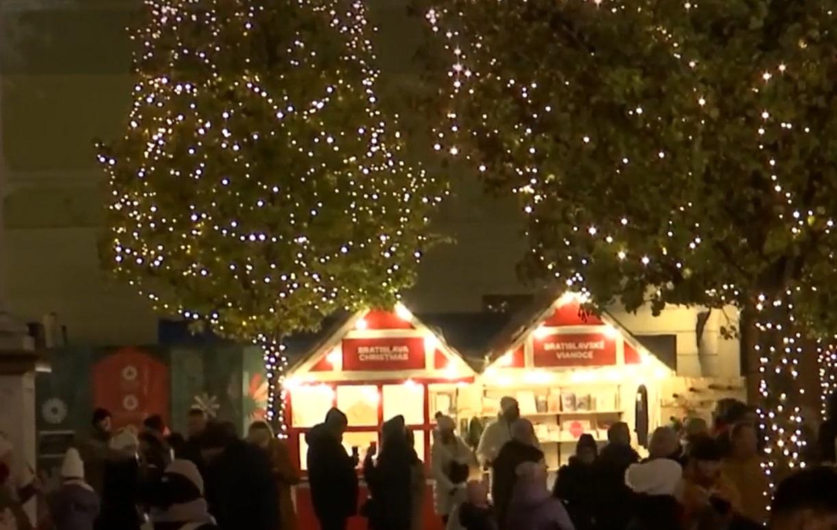 Târgul de Crăciun din Bratislava, unul dintre cele mai atractive din Europa. Surprizele cu care îi întâmpină pe turişti