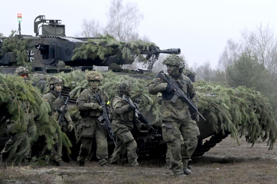 Cel puţin 12 militari germani, răniţi în urma unui accident produs într-un poligon: două blindate PUMA s-a ciocnit frontal Cel puţin 12 militari germani, răniţi în urma unui accident produs într-un poligon: două blindate PUMA s-a ciocnit frontal