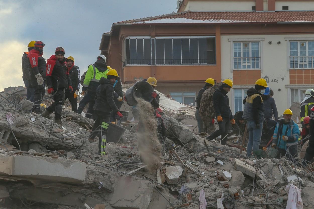 Cutremure în Turcia și Siria: Aproape 22.000 de morţi. Experții avertizează că sunt tot mai puține șanse ca printre dărâmături să fie găsiți oameni în viață