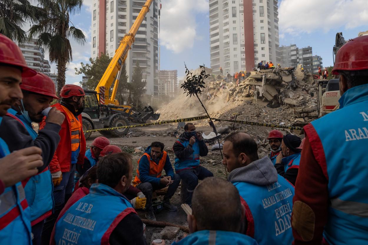 Cutremure în Turcia şi Siria: Bilanţul dezastrului a ajuns la peste 23.000 de morţi. Trupurile victimelor sunt adunate în stadioane şi parcări ca să fie identificate de rude