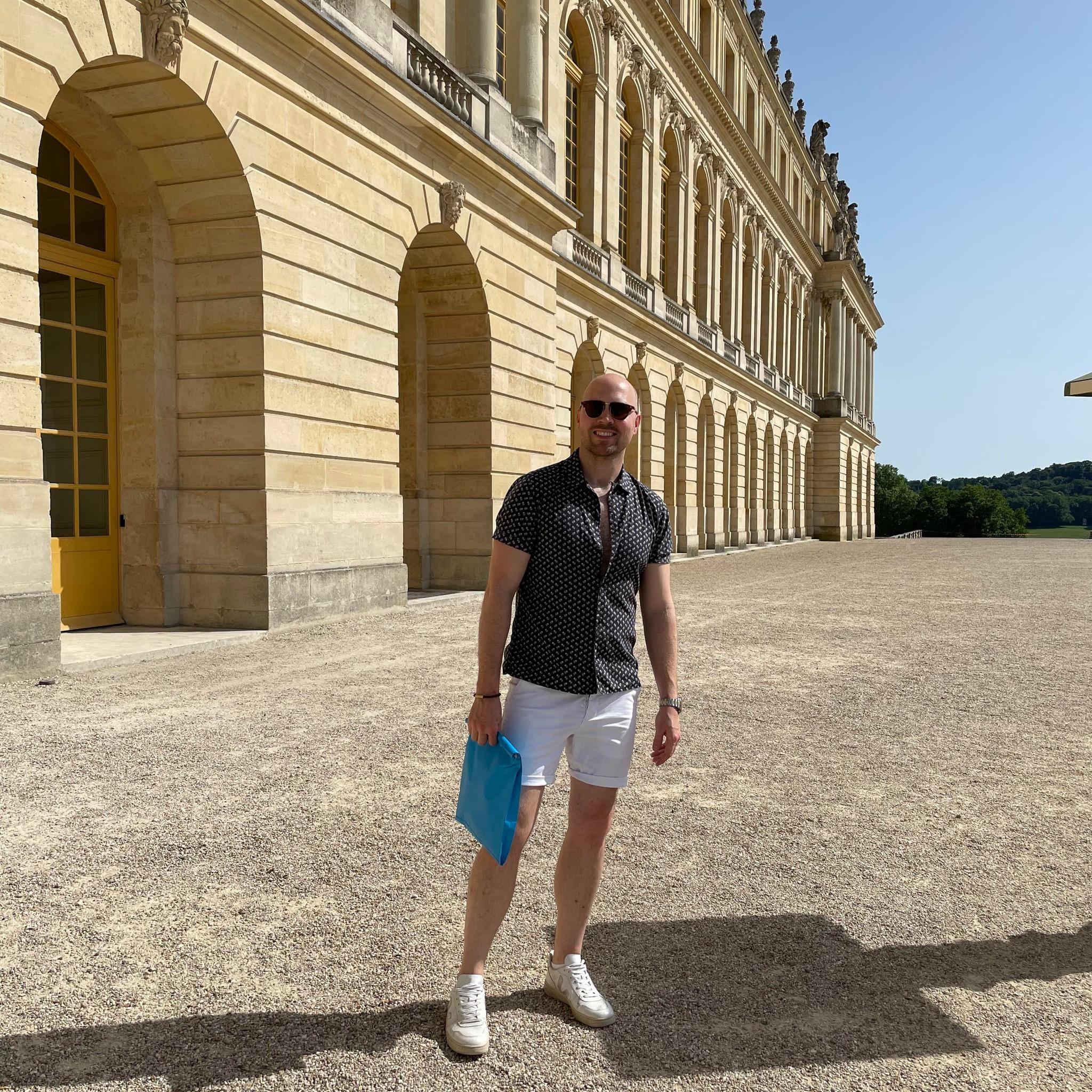 Adam a ajuns la capătul puterilor, "terorizat" de şoferii care parchează lângă casa lui