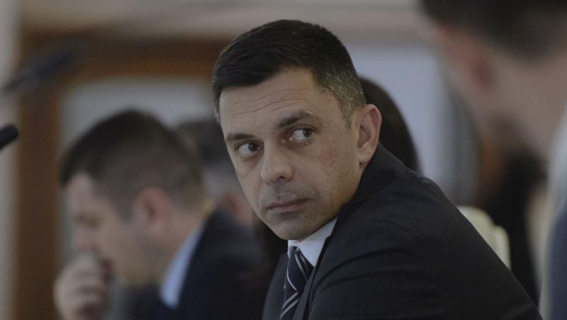 Eduard Novak, acuzat de abuz în serviciu. Federaţia Română de Hochei pe Gheaţă a făcut o plângere penală împotriva ministrului Sportului