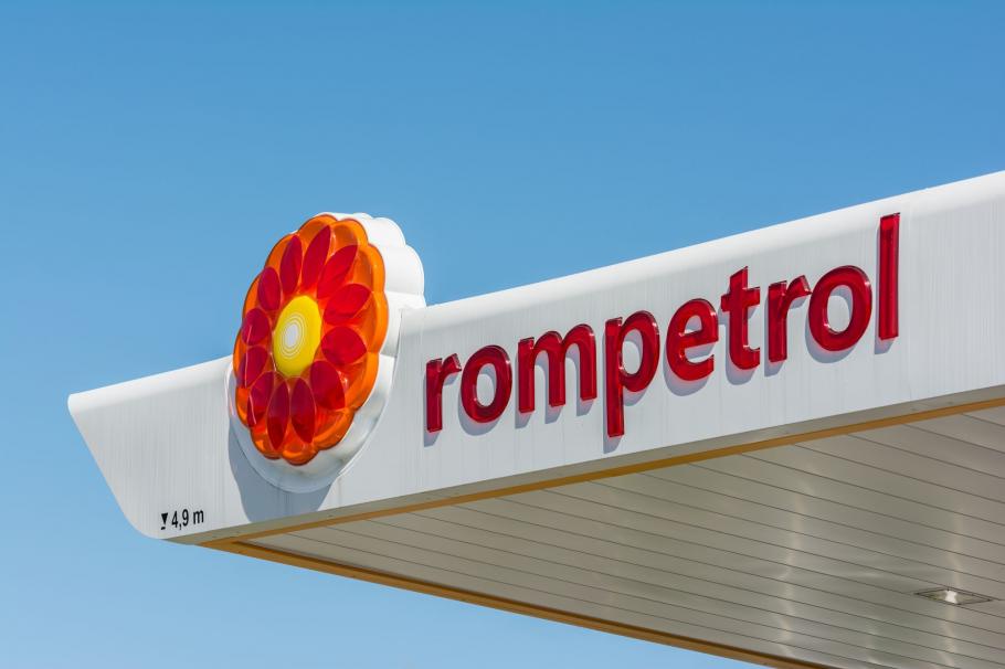 Patru foşti şefi Rompetrol, trimişi în judecată pentru evaziune. Unul se află în Rusia. Cum au scăpat zeci de inculpaţi, inclusiv Cristi Borcea Patru foşti şefi Rompetrol, trimişi în judecată pentru evaziune. Unul se află în Rusia. Cum au scăpat zeci de inculpaţi, inclusiv Cristi Borcea