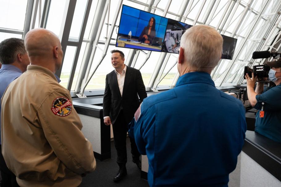 Elon Musk, CEO-ul Tesla, SpaceX și Twitter Elon Musk, CEO-ul Tesla, SpaceX și Twitter