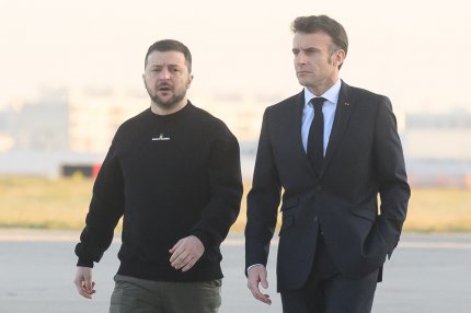 Volodimir Zelenski (stânga) și Emmanuel Macron (dreapta)