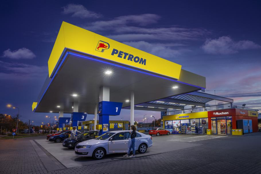 OMV Petrom pregăteşte investiţii de 6 miliarde lei în 2023, vrea să le dea acţionarilor un dividend special. Neptun Deep, în centrul strategiei de investiţii OMV Petrom pregăteşte investiţii de 6 miliarde lei în 2023, vrea să le dea acţionarilor un dividend special. Neptun Deep, în centrul strategiei de investiţii