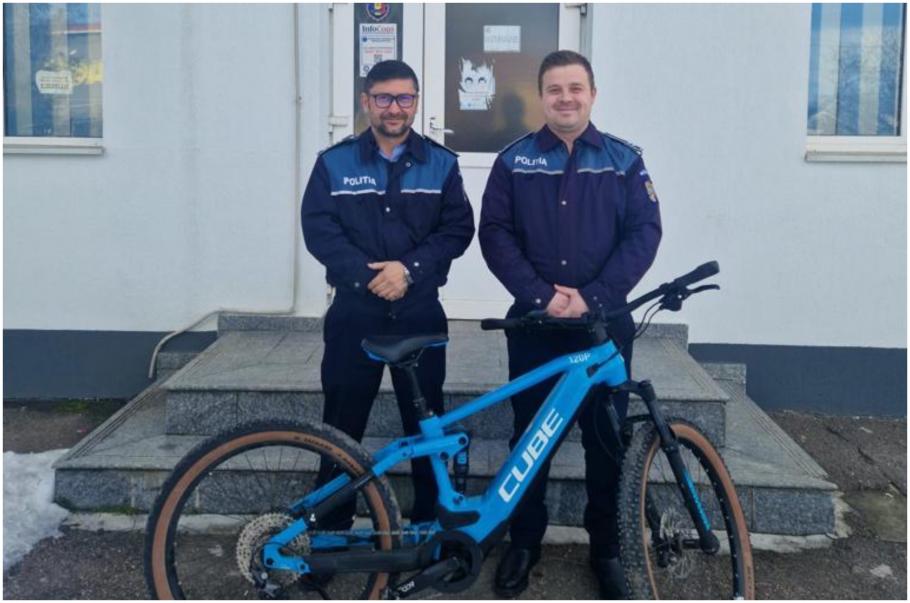 Bicicletă de 4.300 de euro furată din Germania, găsită în Vrancea. Reacţia proprietarului Bicicletă de 4.300 de euro furată din Germania, găsită în Vrancea. Reacţia proprietarului