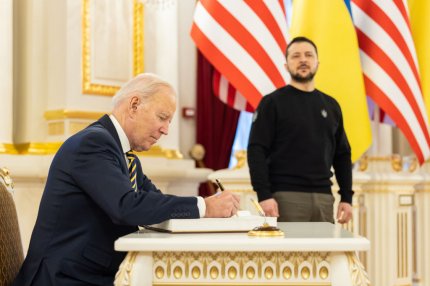 Planul secret al călătoriei lui Biden la Kiev. A zburat noaptea şi a mers 10 ore cu trenul. Jurnaliştii nu au fost lăsaţi cu telefoanele