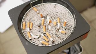 Crimă rezolvată după 52 de ani. Un muc de ţigară, aruncat în coşul de gunoi, i-a ajutat pe poliţiştii americani să închidă cazul
