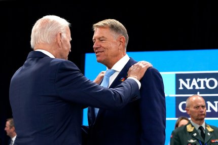 Klaus Iohannis se întâlneşte, miercuri, cu preşedintele american, la summitul B9 de la Varşovia