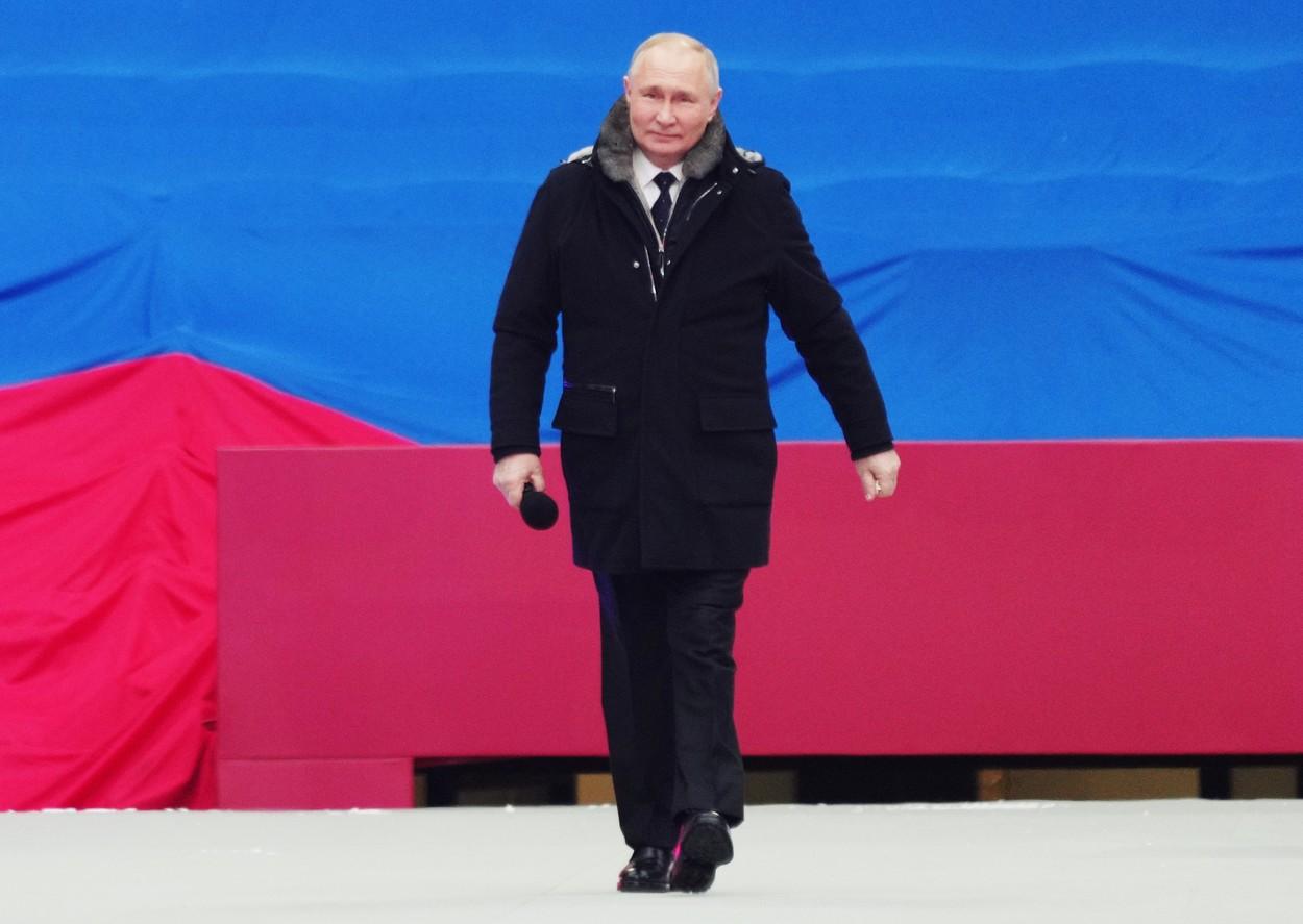 LIVE VIDEO Miting cu zeci de mii de ruşi şi concert militar la Moscova. Putin, păzit cu sisteme Panțir pe stadionul Lujniki