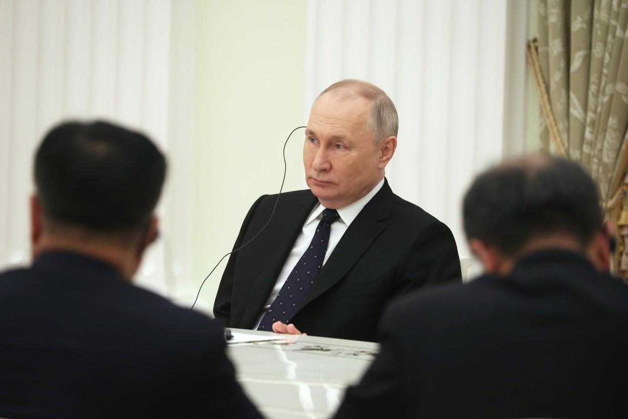 Putin anunţă noi niveluri de cooperare cu China după întâlnirea cu cel mai înalt diplomat al Beijingului. Planul de pace al lui Xi