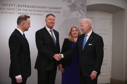 Klaus Iohannis, umăr la umăr cu Joe Biden la Varşovia