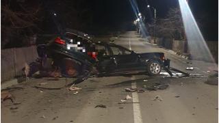 Inconştienţa ucide: Tânăr de 23 de ani fără permis, mort după ce s-a urcat la volan şi a făcut maşina praf, în Neamţ. O altă femeie, grav rănită
