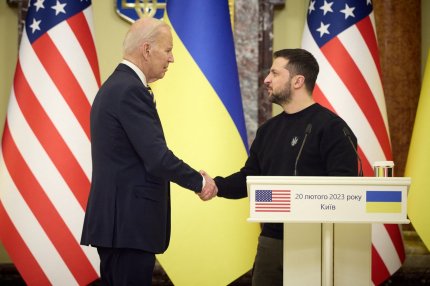 Joe Biden, președintele Statelor Unite ale Americii (stânga) și Volodimir Zelenski, președintele Ucrainei (dreapta)