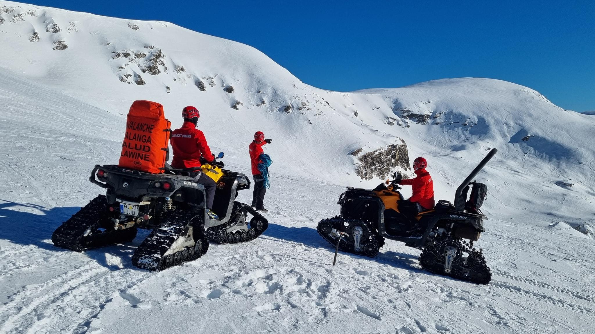 Trei turişti străini prinşi de o avalanșă în Vârful Prislop. O persoană a murit