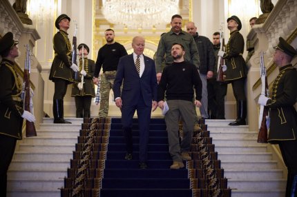 Joe Biden, președintele Statelor Unite ale Americii (stânga) și Volodimir Zelenski, președintele Ucrainei (dreapta)