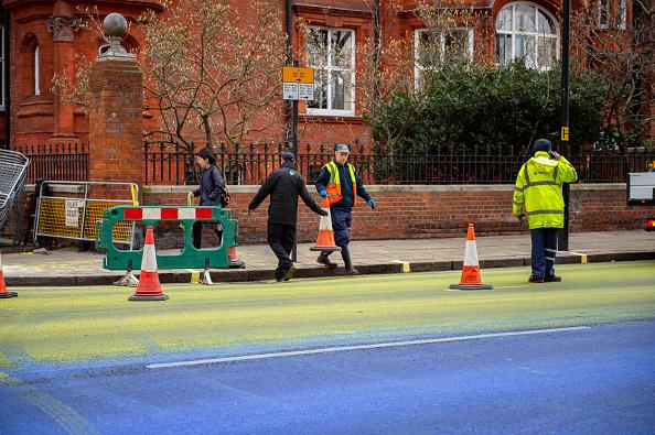 Un an de război în Ucraina. Palatul Victoria, iluminat în culorile drapelului ucrainean. MAE arborează drapelul ucrainean