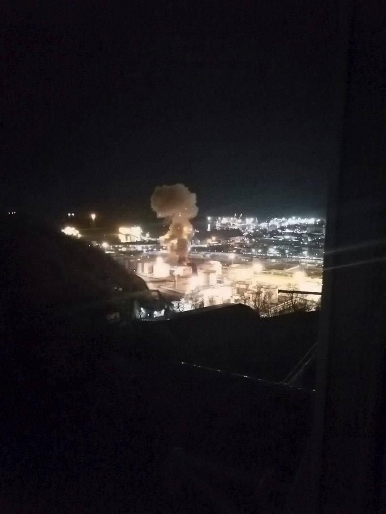 Incendiu la o rafinărie Rosneft de la Marea Neagră