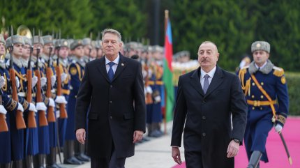 Klaus Iohannis, la Baku: Rămânem puternic interesaţi în accesarea de volume suplimentare de gaz caspic