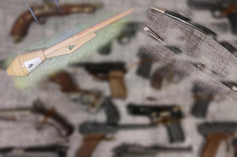 Arsenal ascuns după zid, descoperit în timpul unor lucrări de renovare Arsenal ascuns după zid, descoperit în timpul unor lucrări de renovare