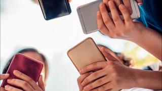 Şeful Samsung din UK nu i-a dat fiicei sale un smartphone până la 11 ani. Studiu înfiorător: Copiii de până la 9 ani au fost expuși la conținut pornografic