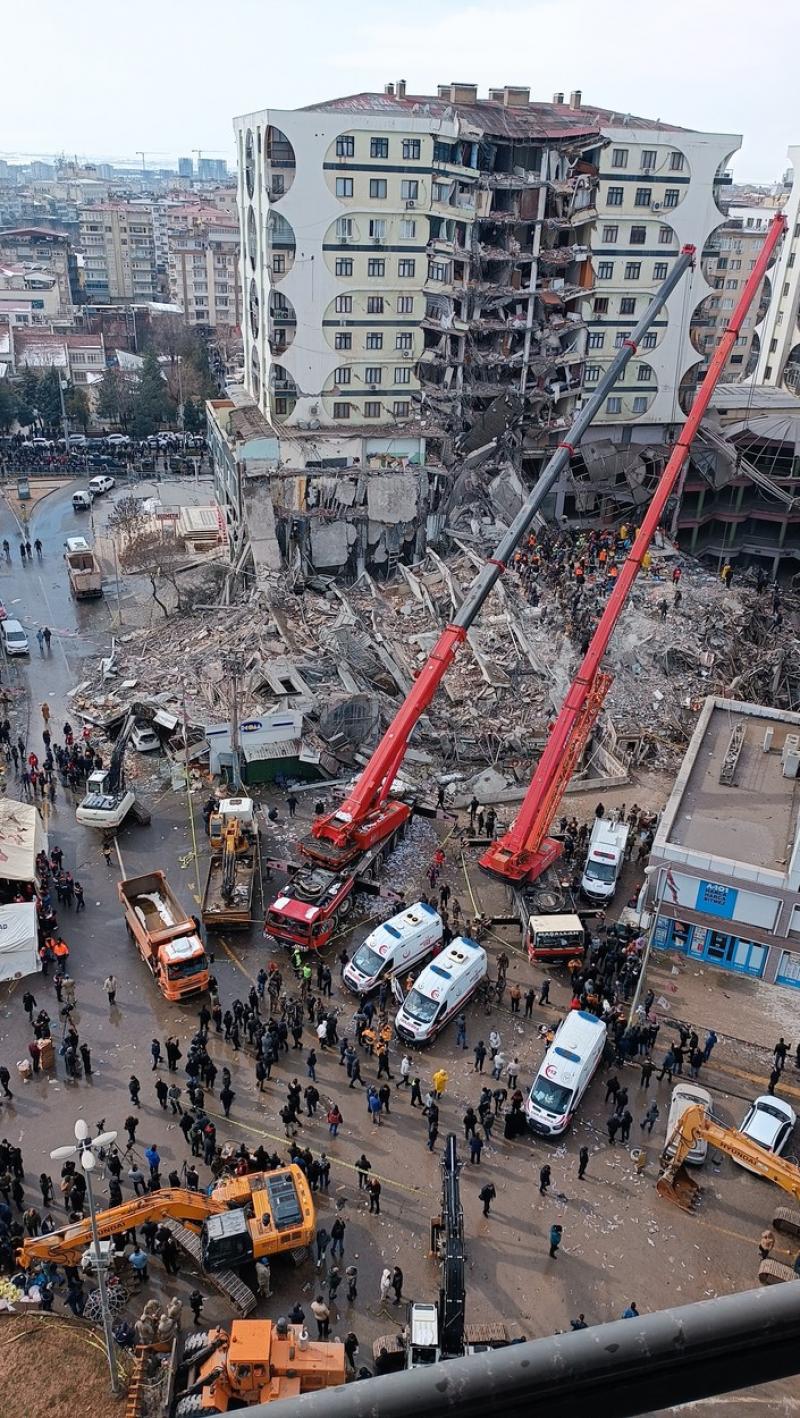 Două cutremure de peste 7 în Turcia și Siria în mai puțin de 12 ore. Aproape 2000 de morți şi 10.000 de răniți. Blocuri şterse de pe suprafaţa pământului