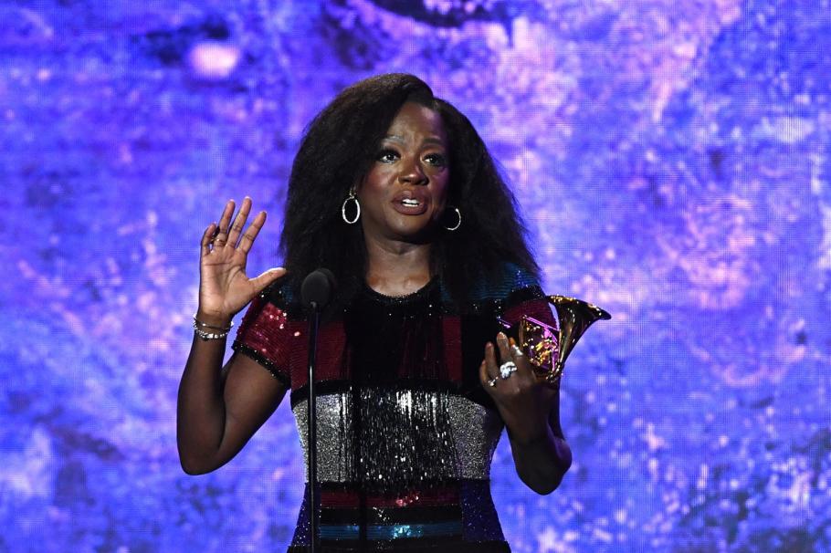 Viola Davis, pe lista artiştilor care au dobândit statutul "EGOT". A câştigat toate cele 4 premii majore din industria de divertisment Viola Davis, pe lista artiştilor care au dobândit statutul "EGOT". A câştigat toate cele 4 premii majore din industria de divertisment