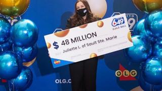O tânără de 18 ani a jucat pentru prima dată la loto şi a luat premiul cel mare, 32 de milioane de euro, în Canada