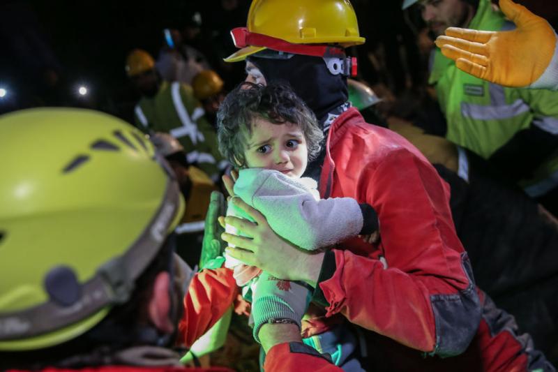 Cutremure în Turcia și Siria: Peste 9.400 de decese și aproape 40.000 de răniți. Drumul către singurul coridor umanitar între cele două țări, avariat